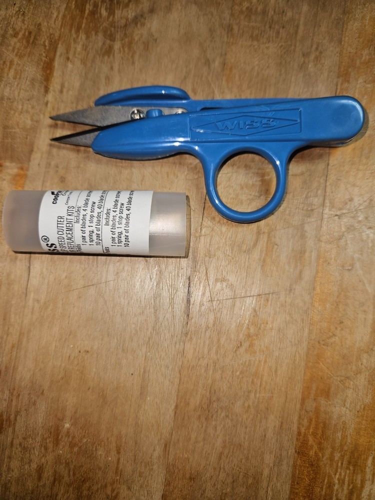 Wiss 1570B Blue Quick Clip Sharp Point Scissors