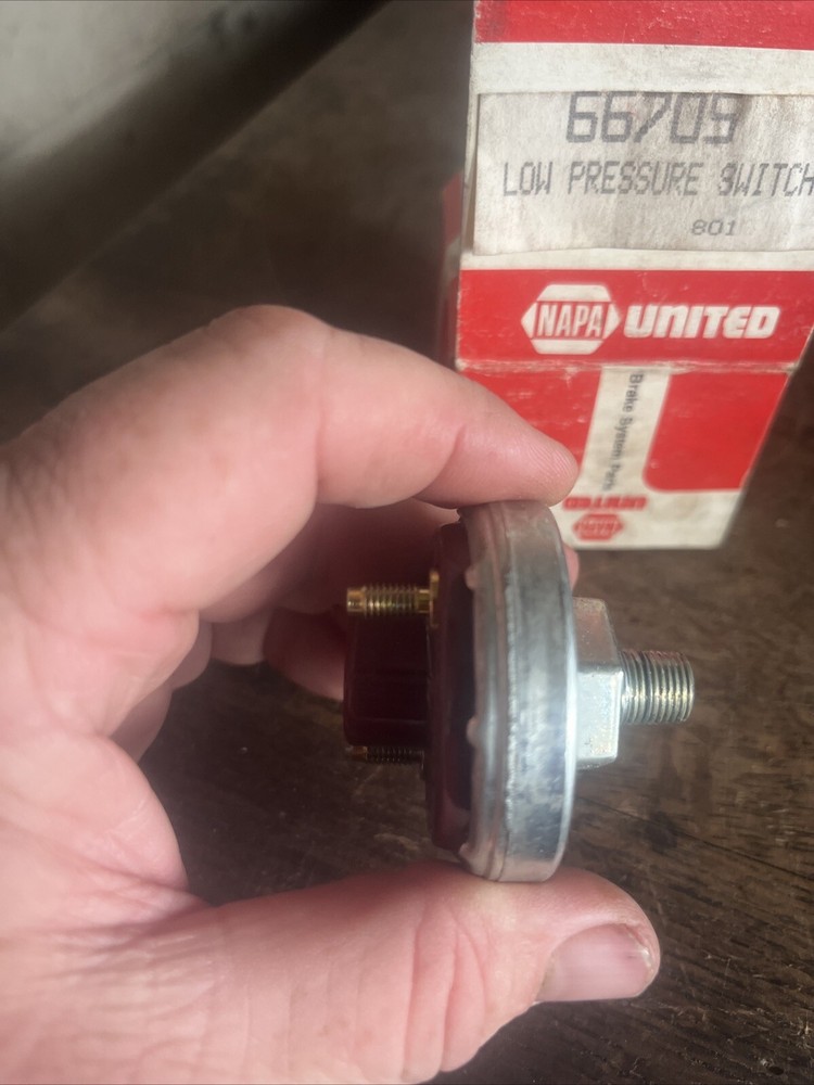 NOS NAPA 66705 Low Pressure Switch