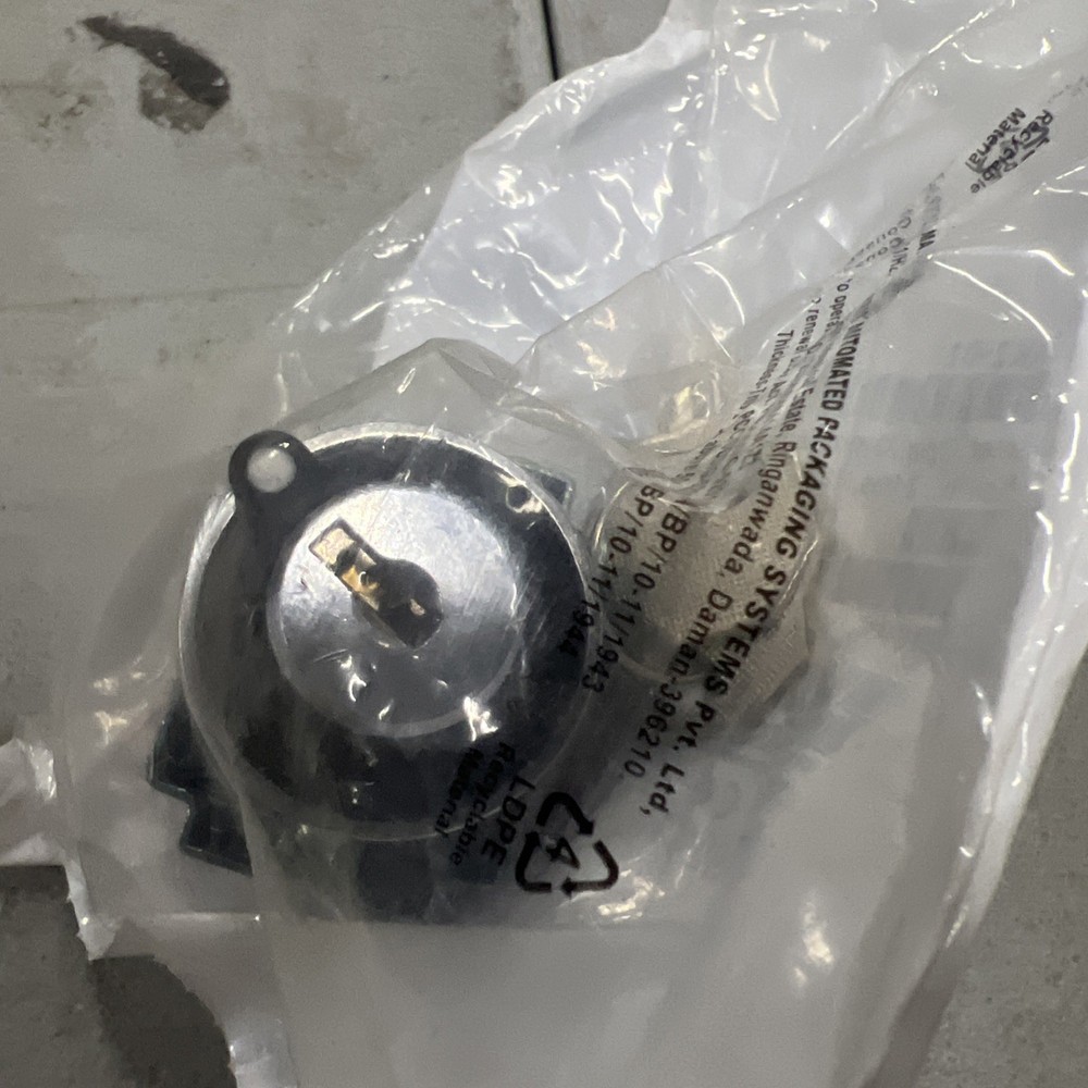 INDUSTRIAL ALTECH SELECTOR SWITCH OPERATOR KEY LEVER 2 POS 2AK2-01