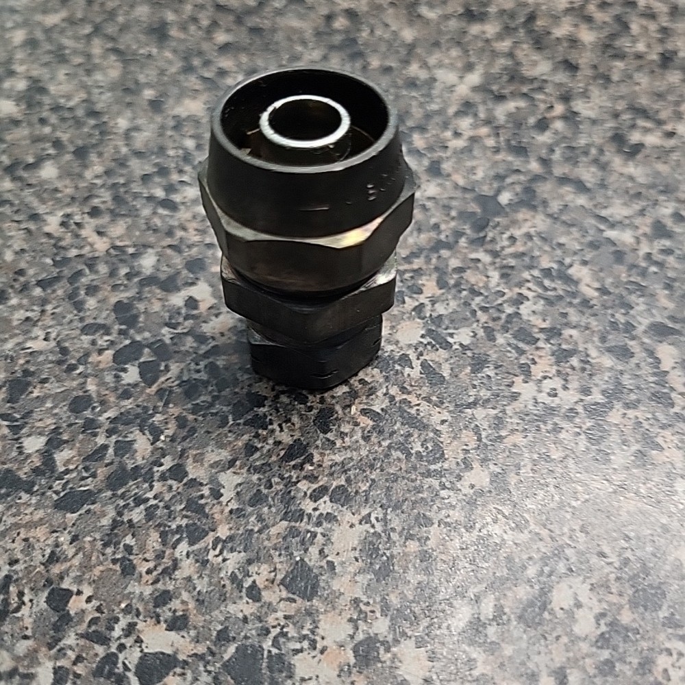 BINKS 3/4" x 1-1/2" 1328 Hose Connection