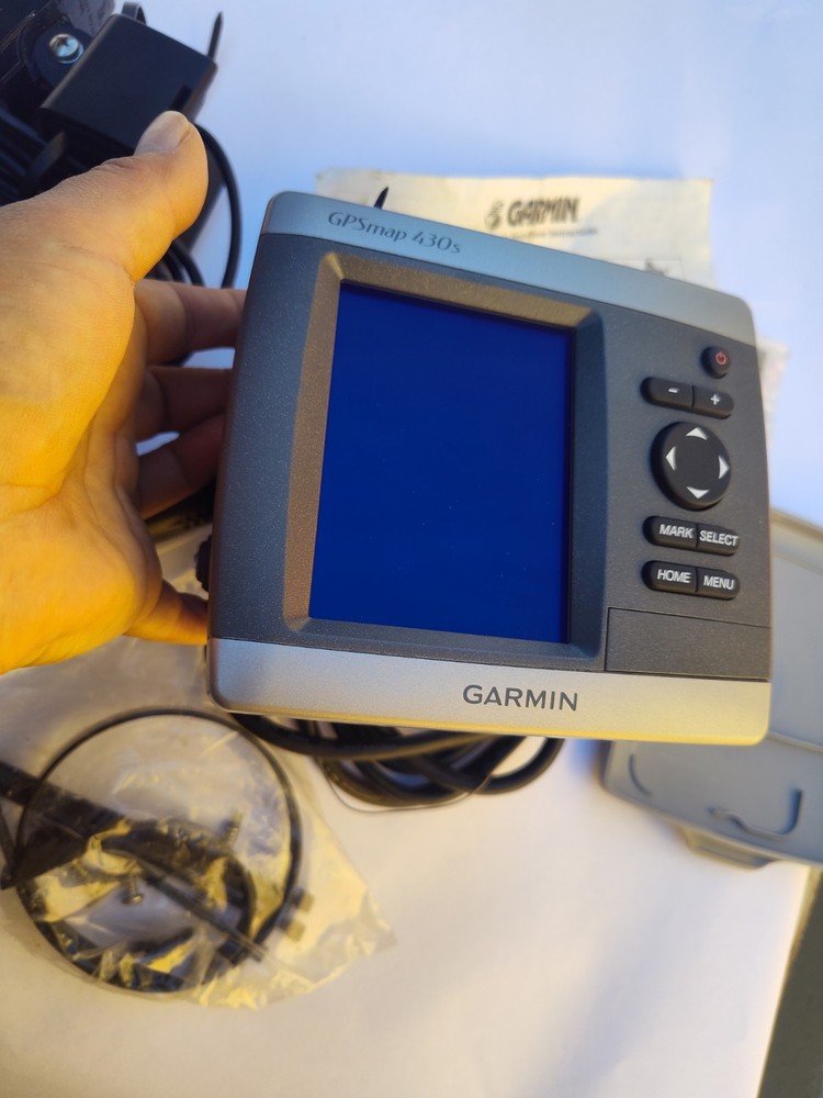 Garmin GPSMAP 430s marine GPS chartplotter and fishfinder