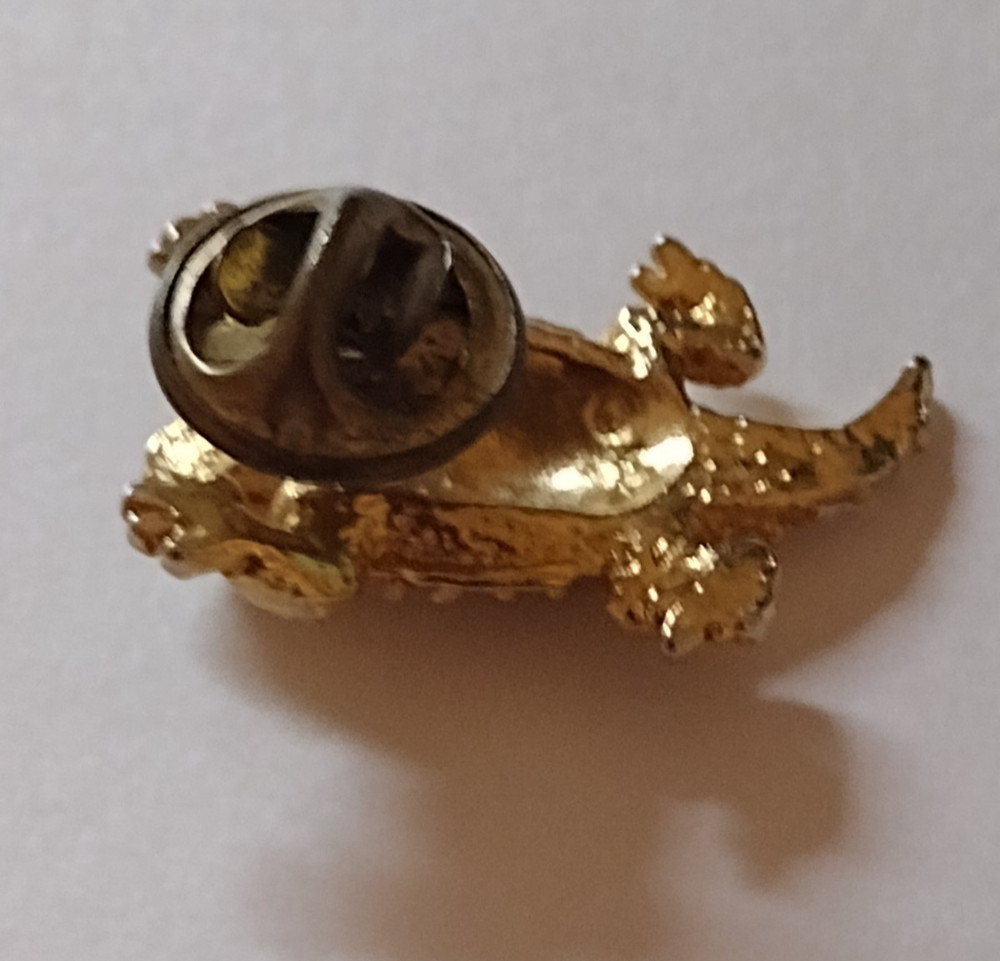 Lizard Toad Gold Toned Figure Tack Pin