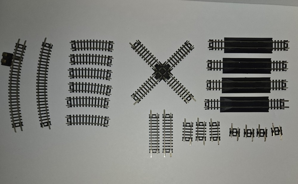 Miscellaneous N Scale Track 22 Total Pieces Pre-owned