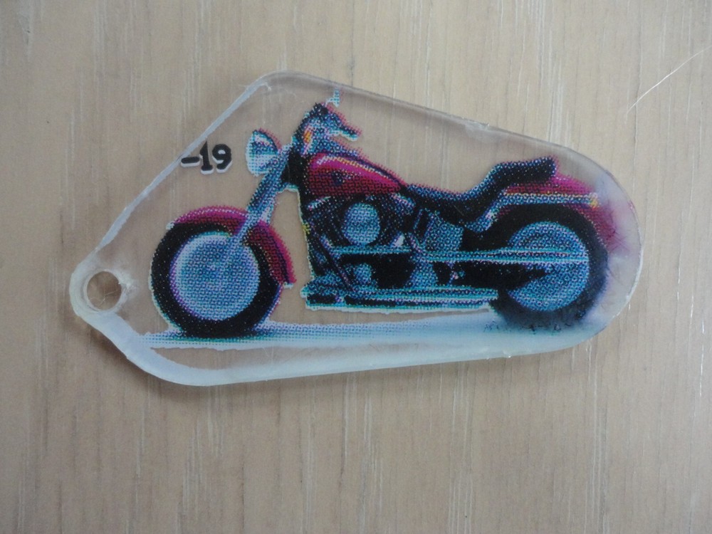 Harley Davidson Motorcycle Pinball Machine Promo Plastic Keychain -19