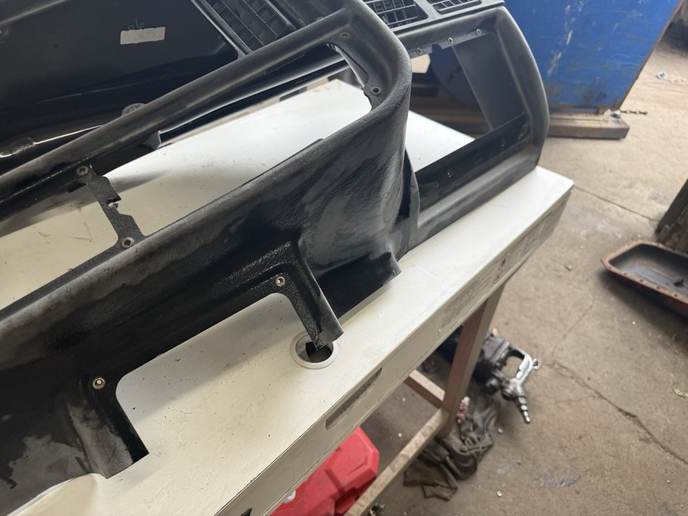 PETERBILT DASH SHELL 17 04228 201 SEE PICS