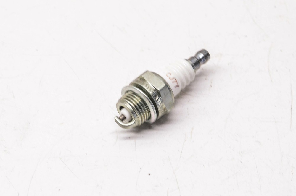 Champion CJ7Y, 853 Spark Plug NOS