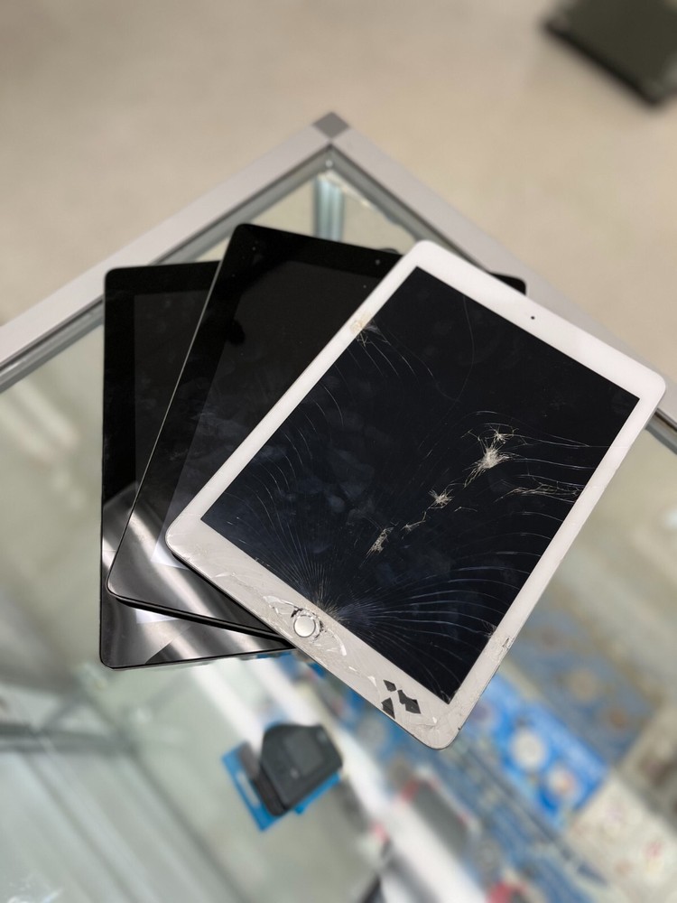 Apple iPad Lot of 3 | *READ DESCRIPTION*
