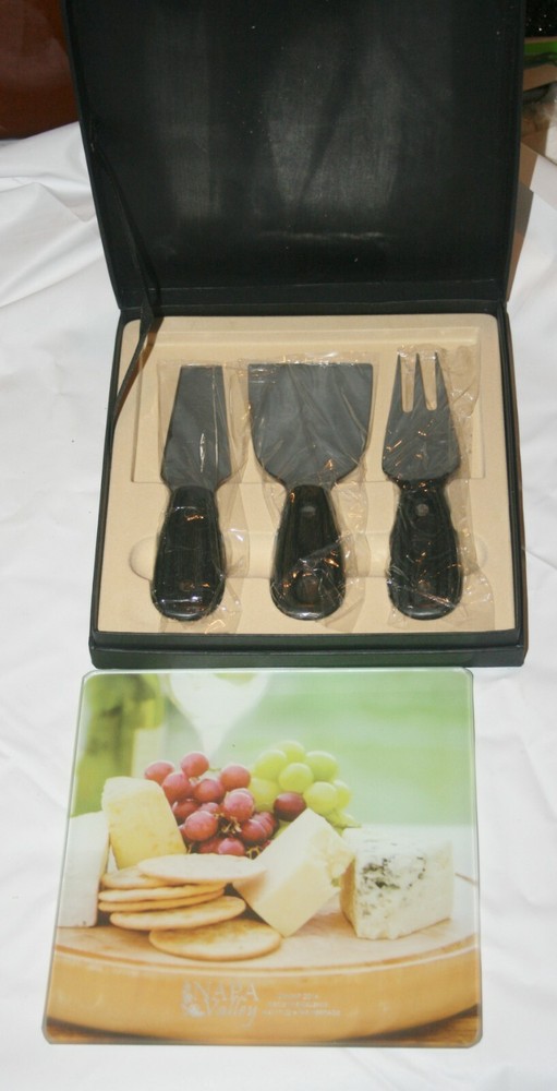 NAPPA VALLEY GLASS CHEESE BOARD SET - NEW CONDITION NEVER USED