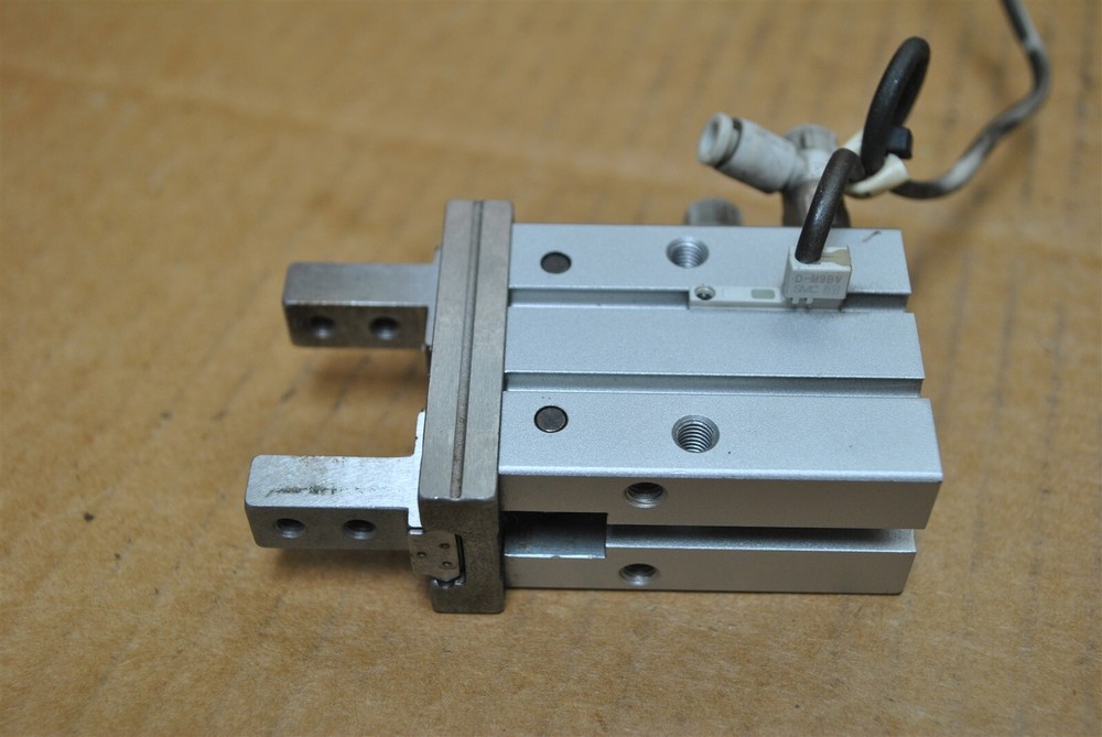 SMC Pneumatic Parallel Gripper Part No. MHX2-20D
