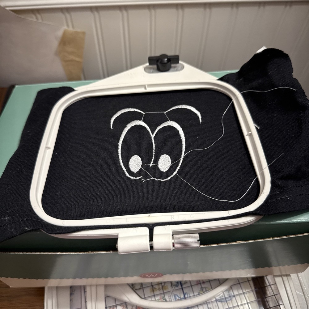 Janome Memory Craft 9500 Computerized Embroidery Sewing Machine MC9500 WORKS!!