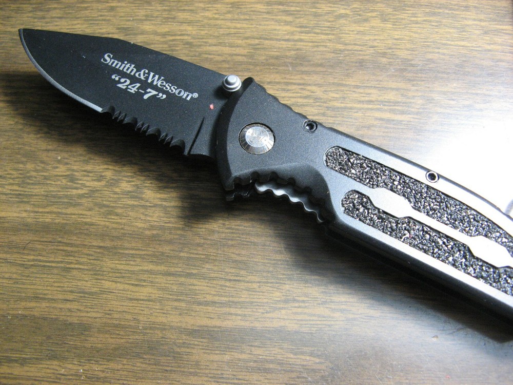 Smith & Wesson Stainless Folding Knife