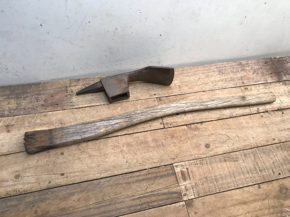 Old Kelly Axe & Tool Co. True Temper Digging Mining Pick w/ handle