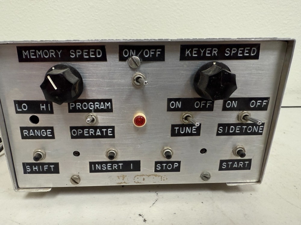 Homebrew IC KEYER W/ PROGRAMMABLE ERASABLE MEMORY