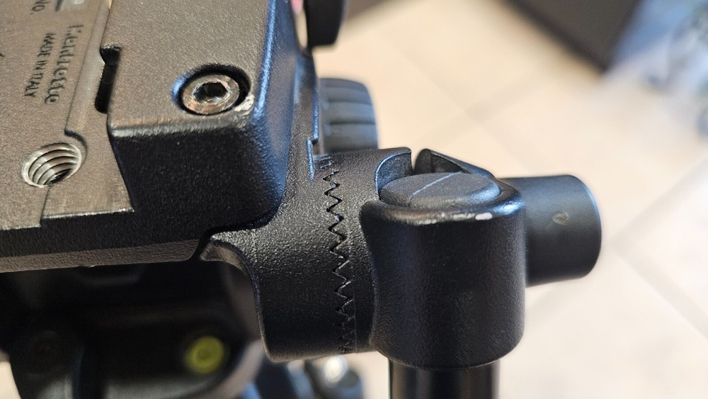 MANFROTTO Tripod 3246 with 501 fluid head