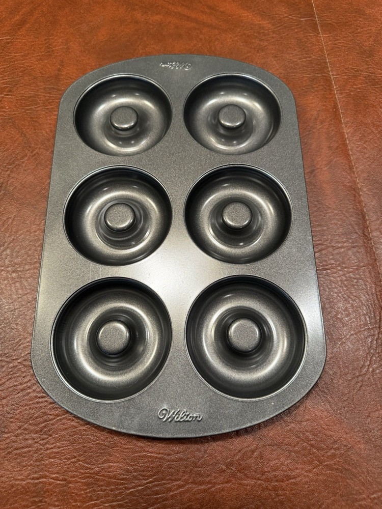Wilton 6-Cavity Doughnut Baking Pan NON STICK