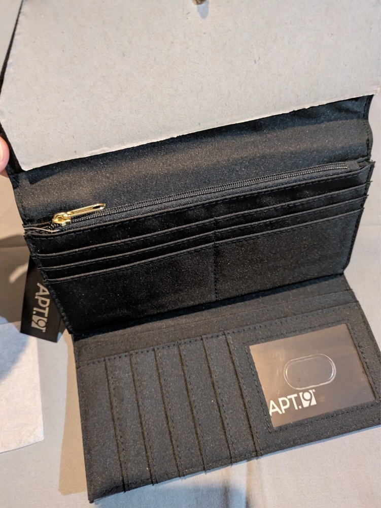 Apt 9 Woman's Clutch Wallet
