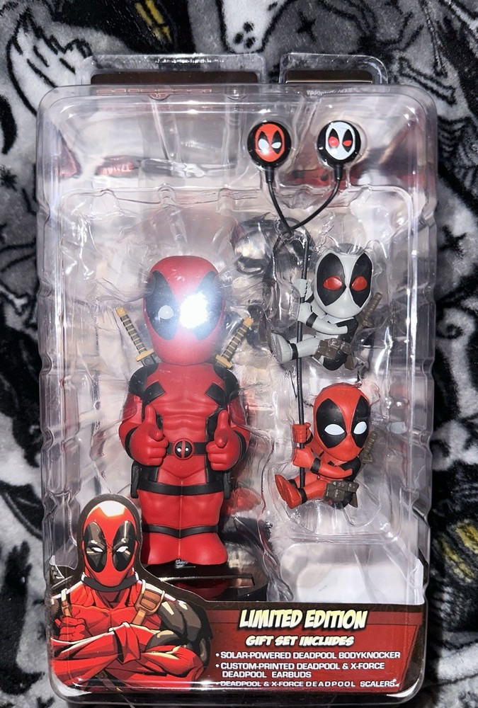 DEADPOOL LIMITED EDITION GIFT SET BUNDLE 3D VINYL FIGURE