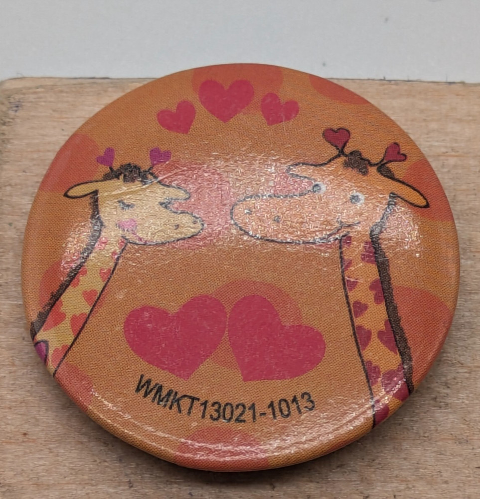 GIRAFFE LOVE Badge Button Pinback