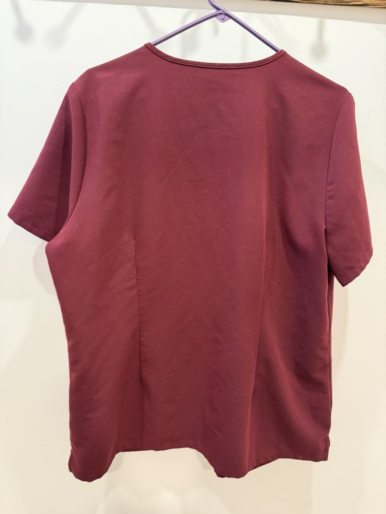 FIGS Casma Three-Pocket Scrub Top XL Burgundy
