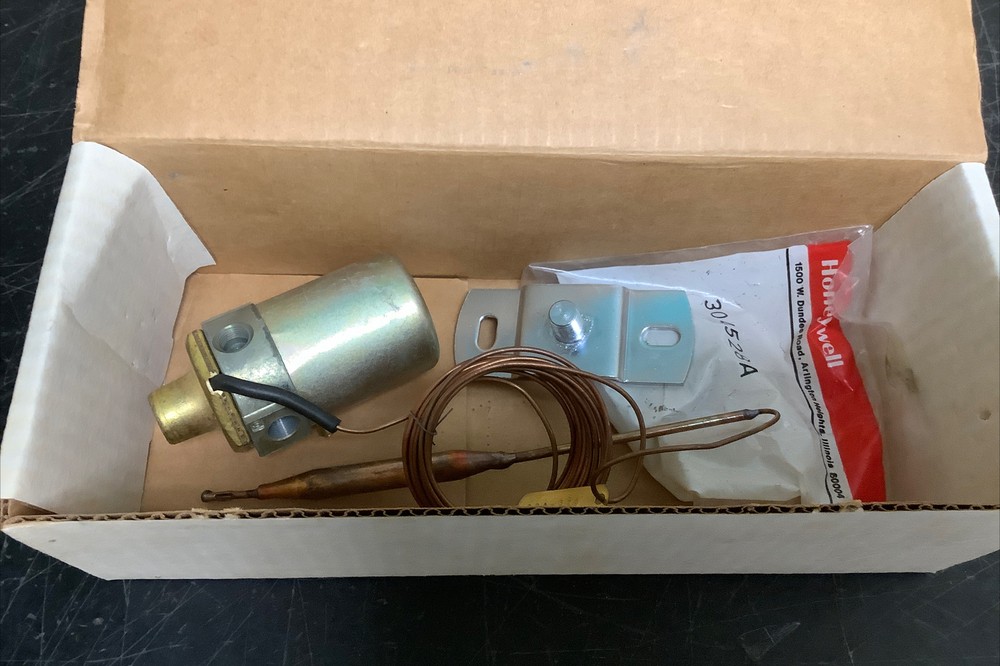 Landis & Gyr Powers 357-0003 Remote Bulb Thermostat