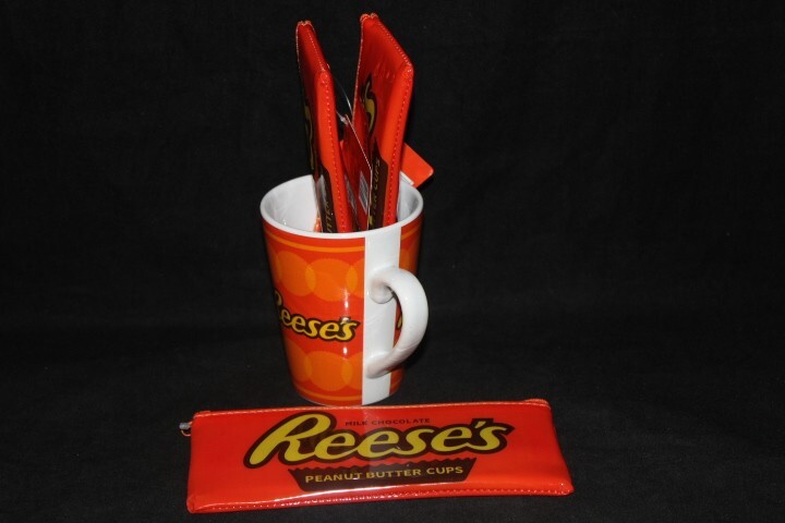 Hershey Reese's Peanut Butter Cup Ceramic Tea Coffee Mug Cup Soft Zip Cases