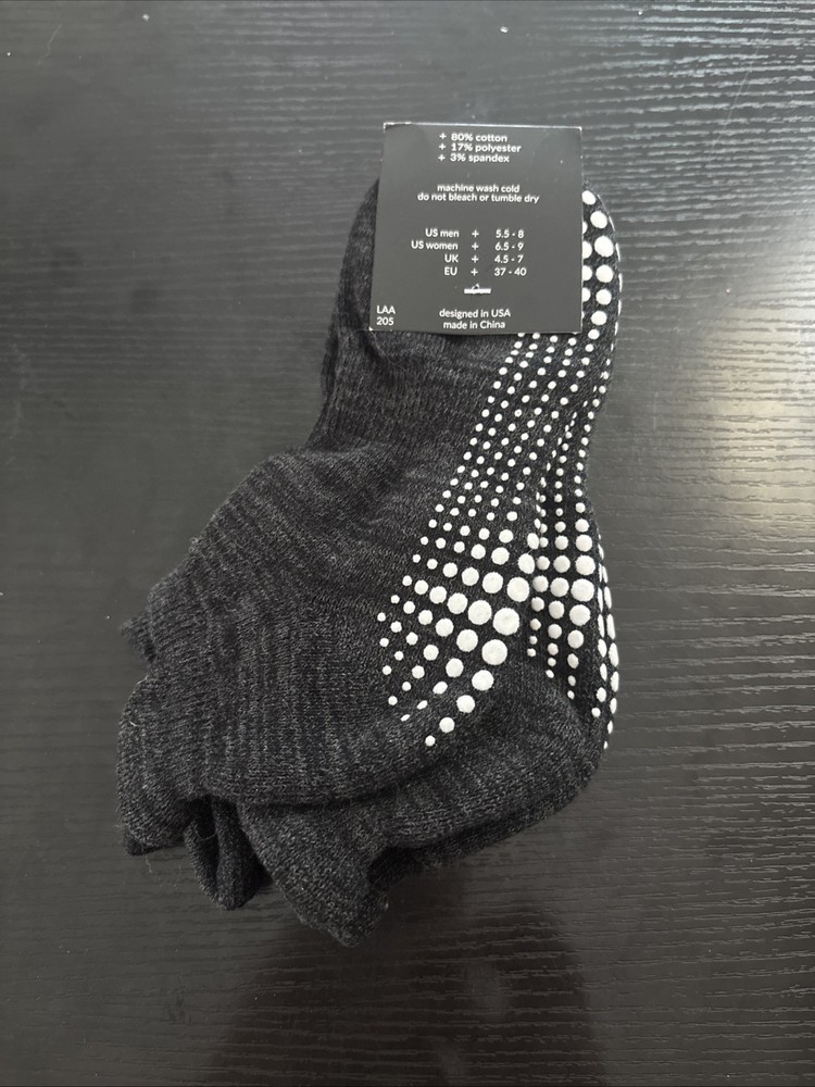 NWT 2 PAIR~LA ACTIVE GRIP SOCKS M