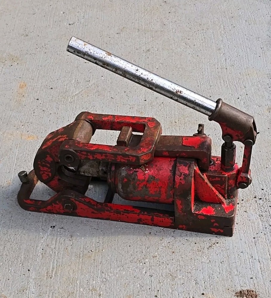 Old Hydraulic Steel Wire Cutter