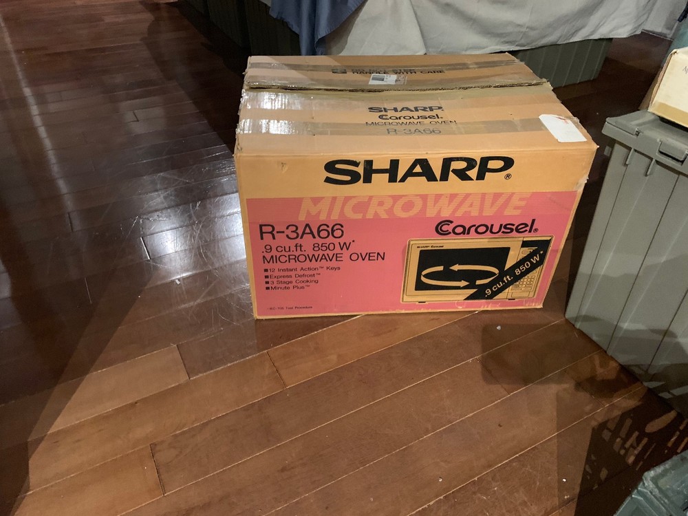 Sharp R-3A66 Microwave Oven