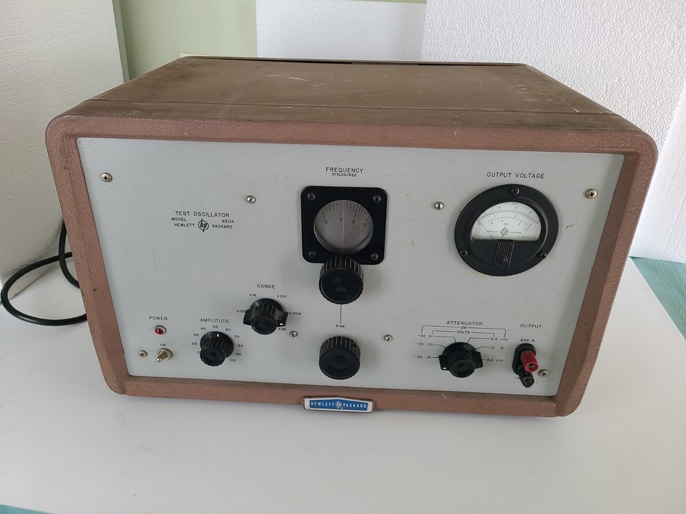 Hewlett Packard 650A Test Oscillator Unit, Powers Up,  UNTESTED
