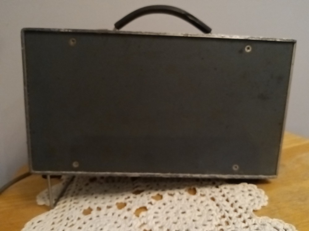 HP Hewlett Packard 400EL AC Voltmeter Powers Up Correctly Used