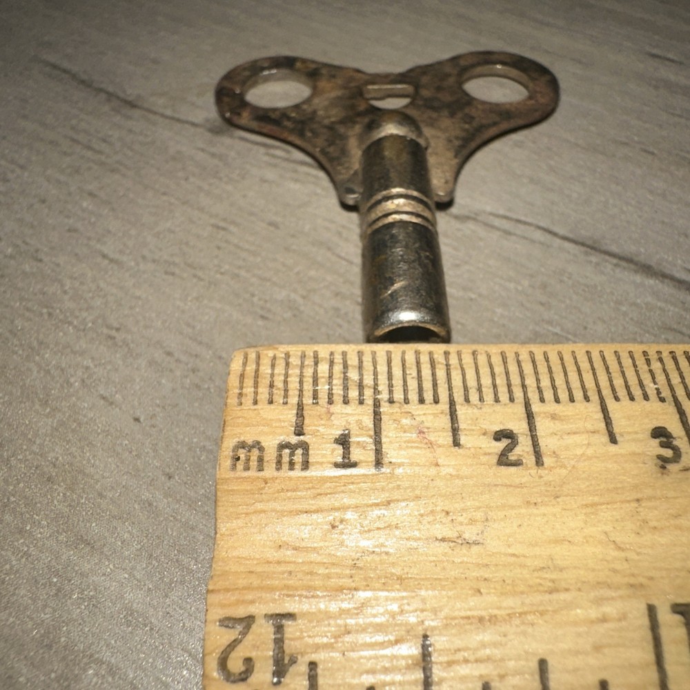 Antique Wind-Up Key Clock Key Unbranded Rusty #9
