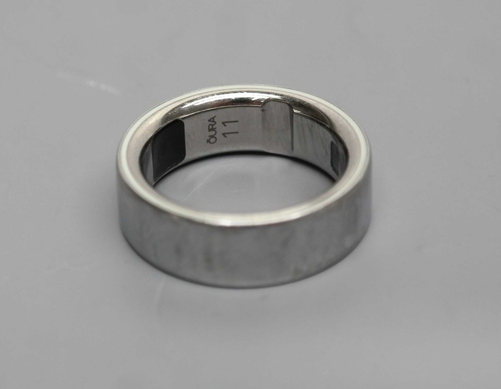 Oura Ring 4 Smart Ring Activity Tracker Size 11 - Silver JZ90-54217-11