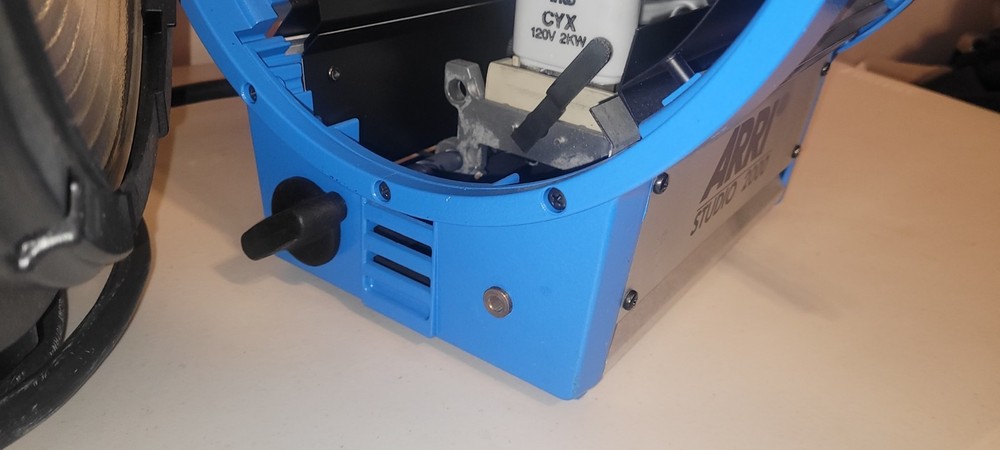 ARRI STUDIO 2000 Tungsten 10'' LENS 1989