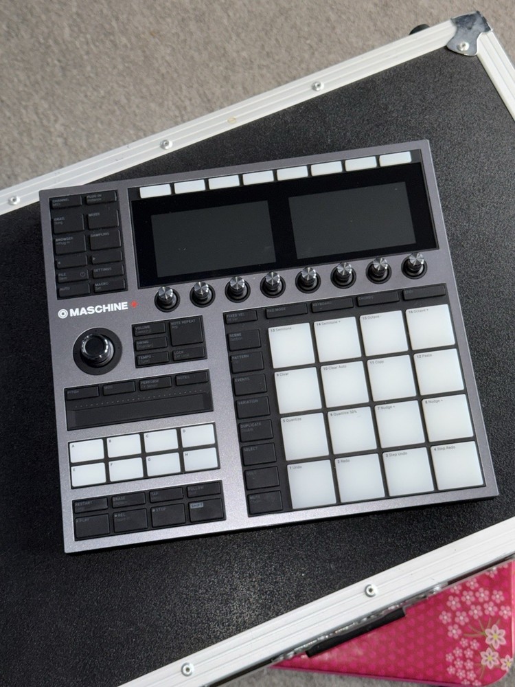 Native Instruments MASCHINE+ Sampler & Sequencer 16 Pads Touchscreen MIDI USB