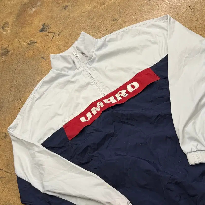 Umbro White Navy Windbreaker Jacket - Size 95