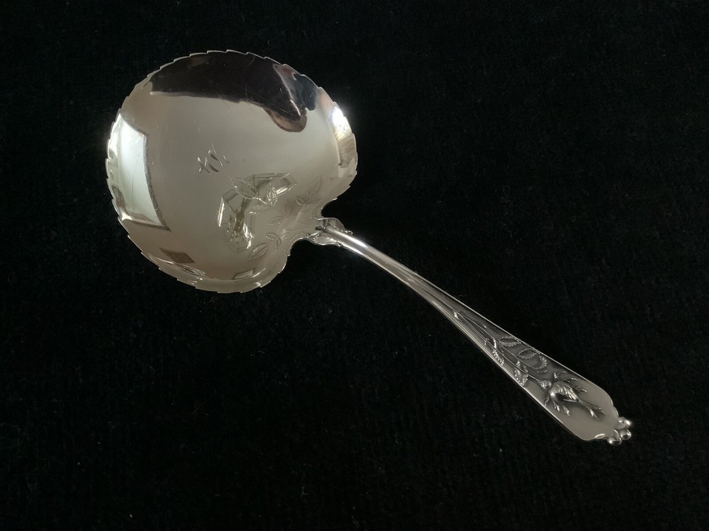 Whiting Division ROSE BUD nut spoon