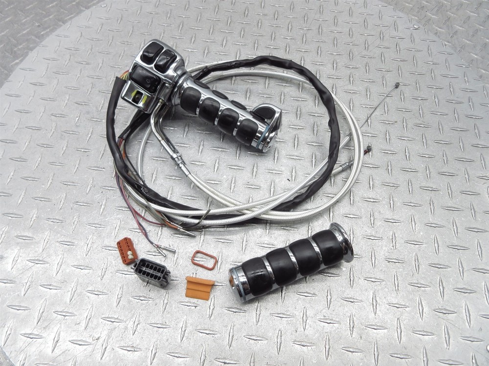 2004 04 Harley Davidson FLHTCI Shriner Shrine Right Handlebar Switch Cables Grip