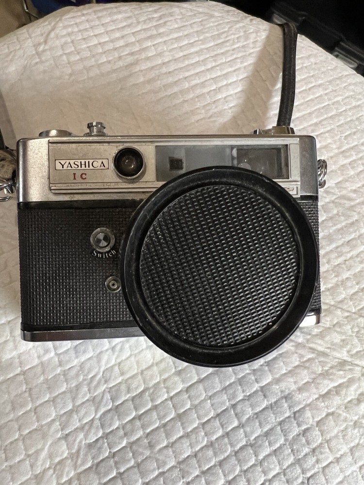VINTAGE YASHICA IC LYNX 5000E RANGEFINDER CAMERA
