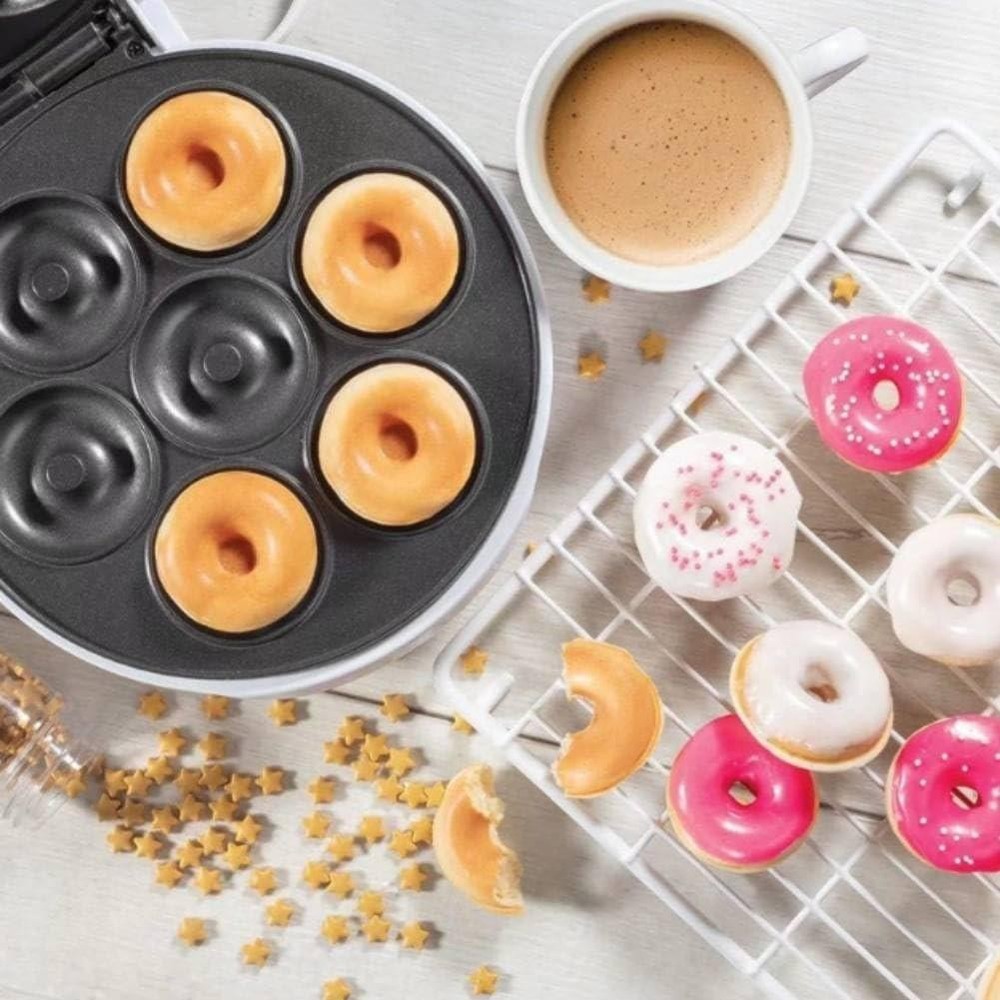 Mini Donut Maker Machine, Electric Non-Stick Surface Makes 7 Small Doughnuts