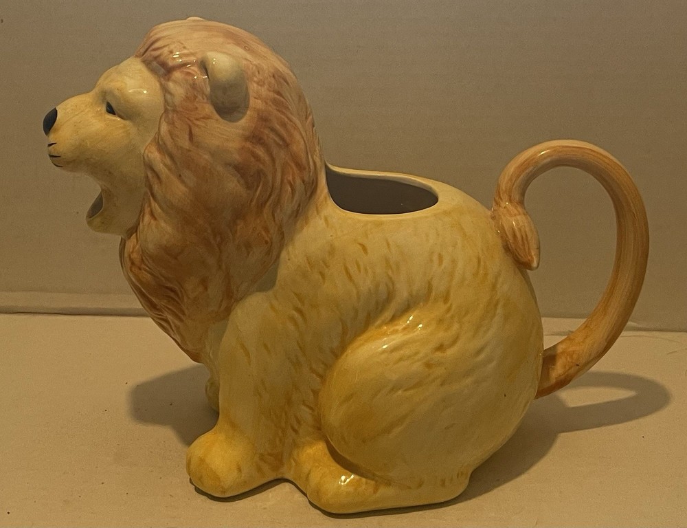 Vintage Ceramic Lion Pitcher 48oz