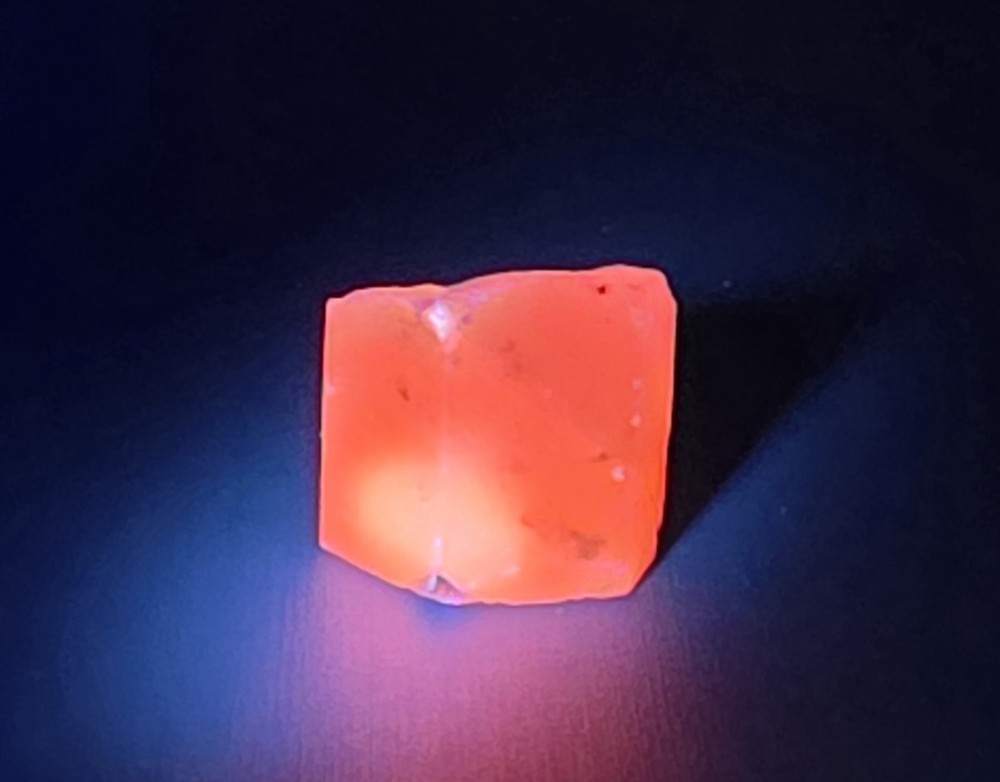 Mangano Calcite UV REACTIVE