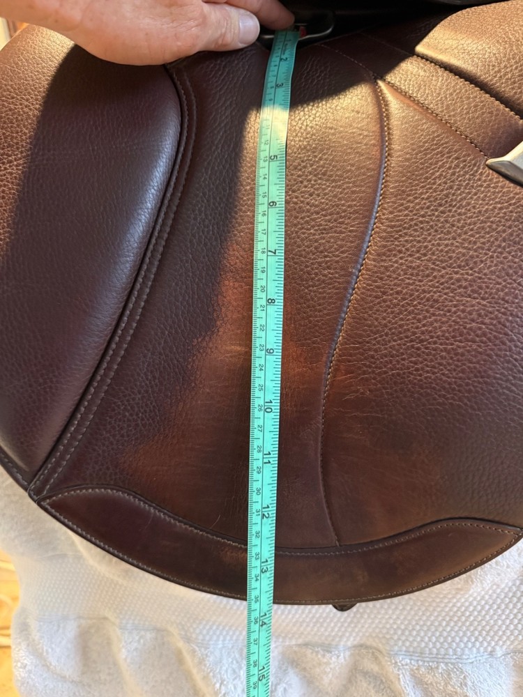 Bates elevation jumping saddle