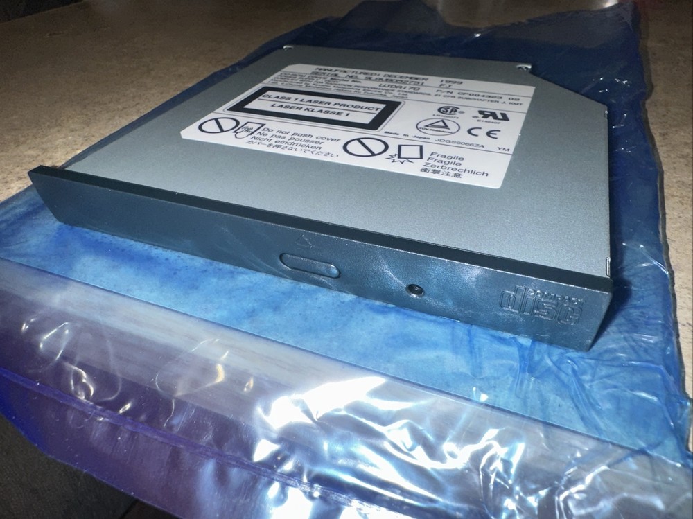 Fujitsu Siemens E-Series E6540 E6560 E6570 CD ROM UJDA170 CD Dvd Burner Drive