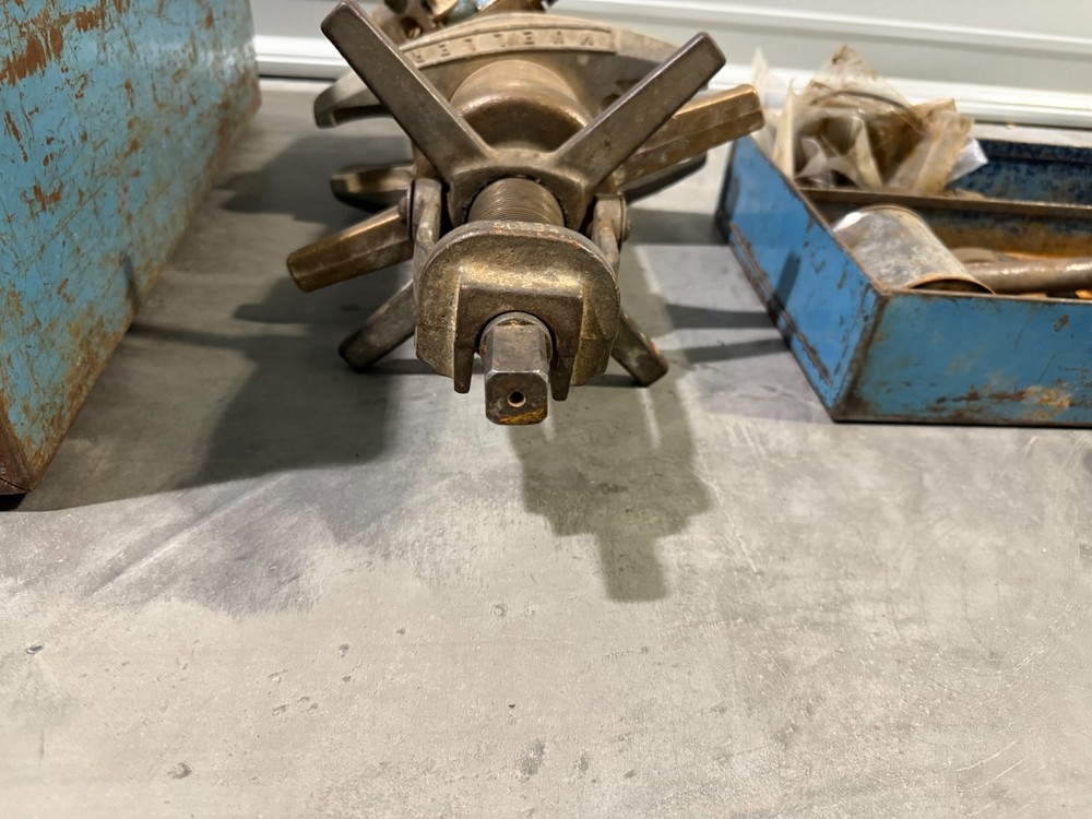 Mueller B-100 Drilling Main Water Line Tapping Pipe Tapper