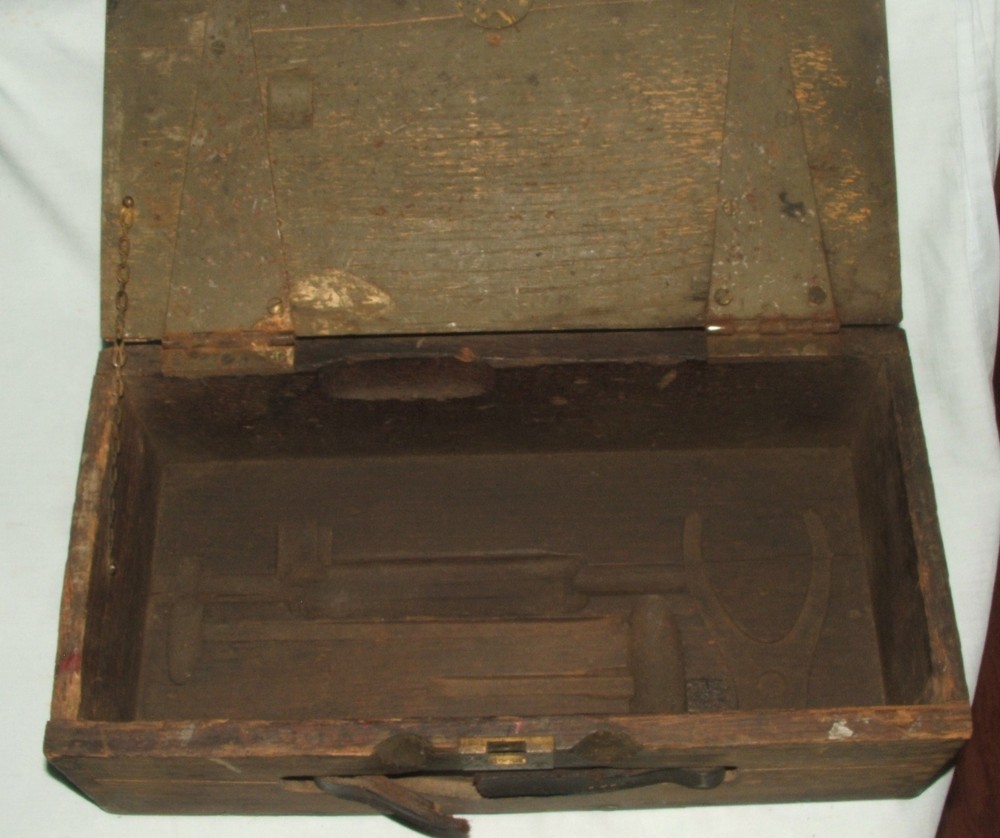 WWI Wood Machine Gun Belt Tool Box, Used