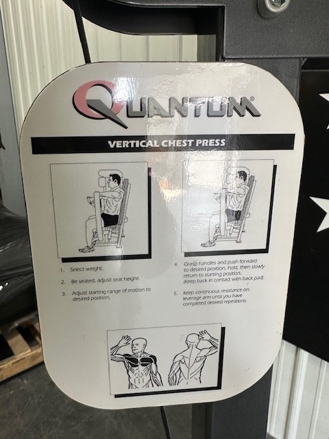 Quantum | Vertical Chest Press