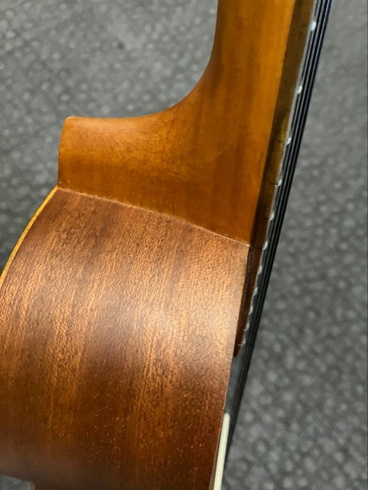 Hanalei HUK-80C Ukulele with case