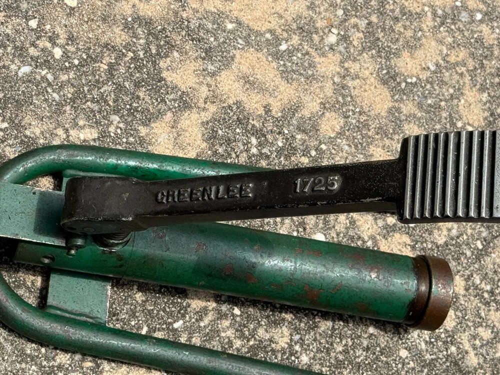 Greenlee Hydraulic Cable Bender 1725 with Dies