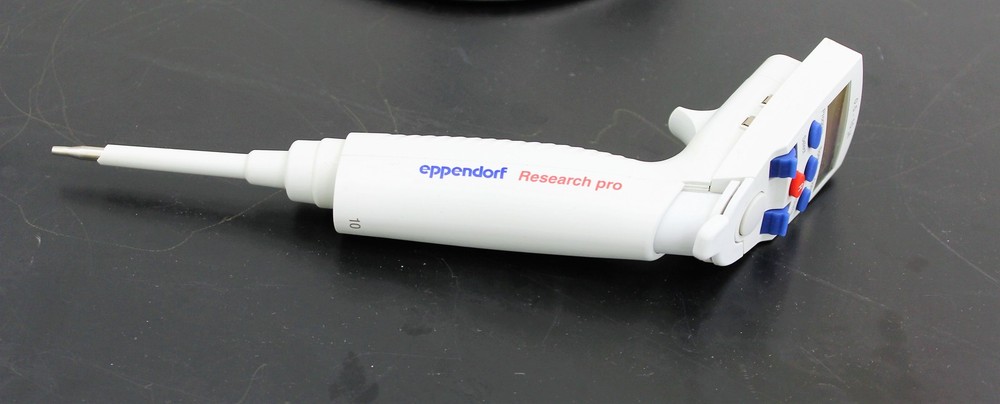 Eppendorf Research Pro Digital Pipette Adjustable 0.5-10ul, Include (3364307)