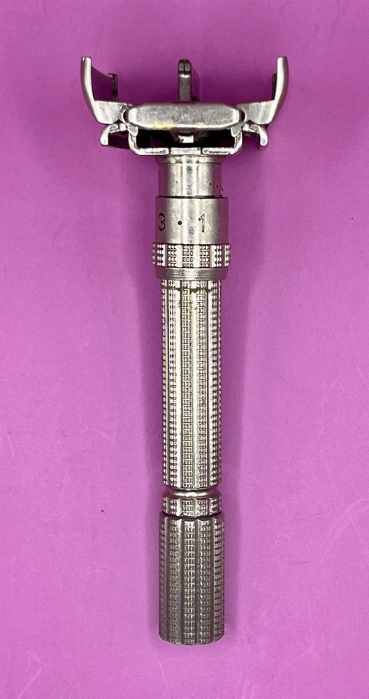 GILLETTE MENS 2 SIDED SAFTY ADJUSTABLE RAZOR. U. S. A.